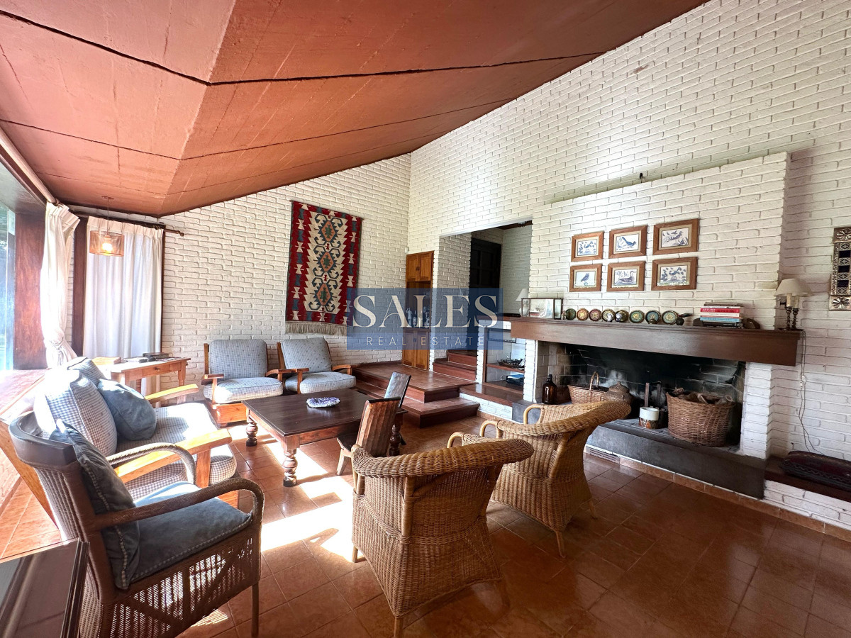 Casa ID.1420 - Casa en venta de 4 Dormitorios ubicada en Cantegril, Punta del Este