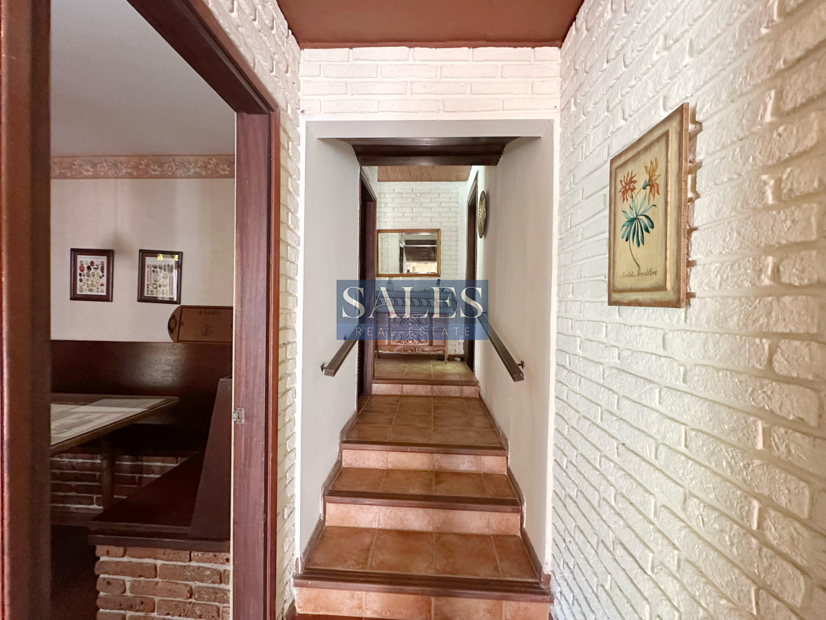 Casa ID.1420 - Casa en venta de 4 Dormitorios ubicada en Cantegril, Punta del Este