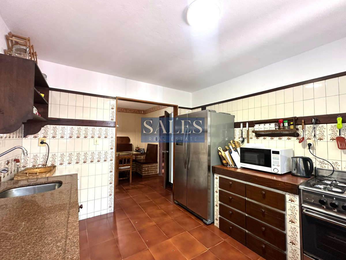 Casa ID.1420 - Casa en venta de 4 Dormitorios ubicada en Cantegril, Punta del Este