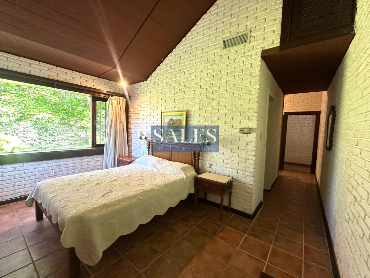 Casa ID.1420 - Casa en venta de 4 Dormitorios ubicada en Cantegril, Punta del Este