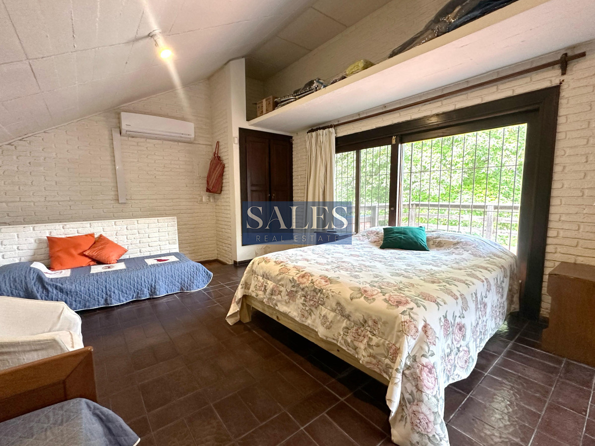 Casa ID.1420 - Casa en venta de 4 Dormitorios ubicada en Cantegril, Punta del Este