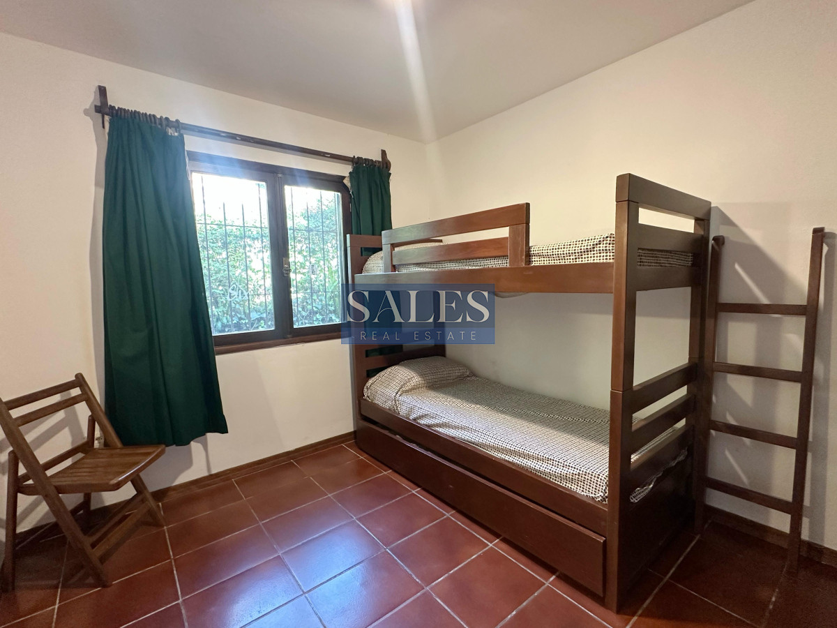Casa ID.1420 - Casa en venta de 4 Dormitorios ubicada en Cantegril, Punta del Este
