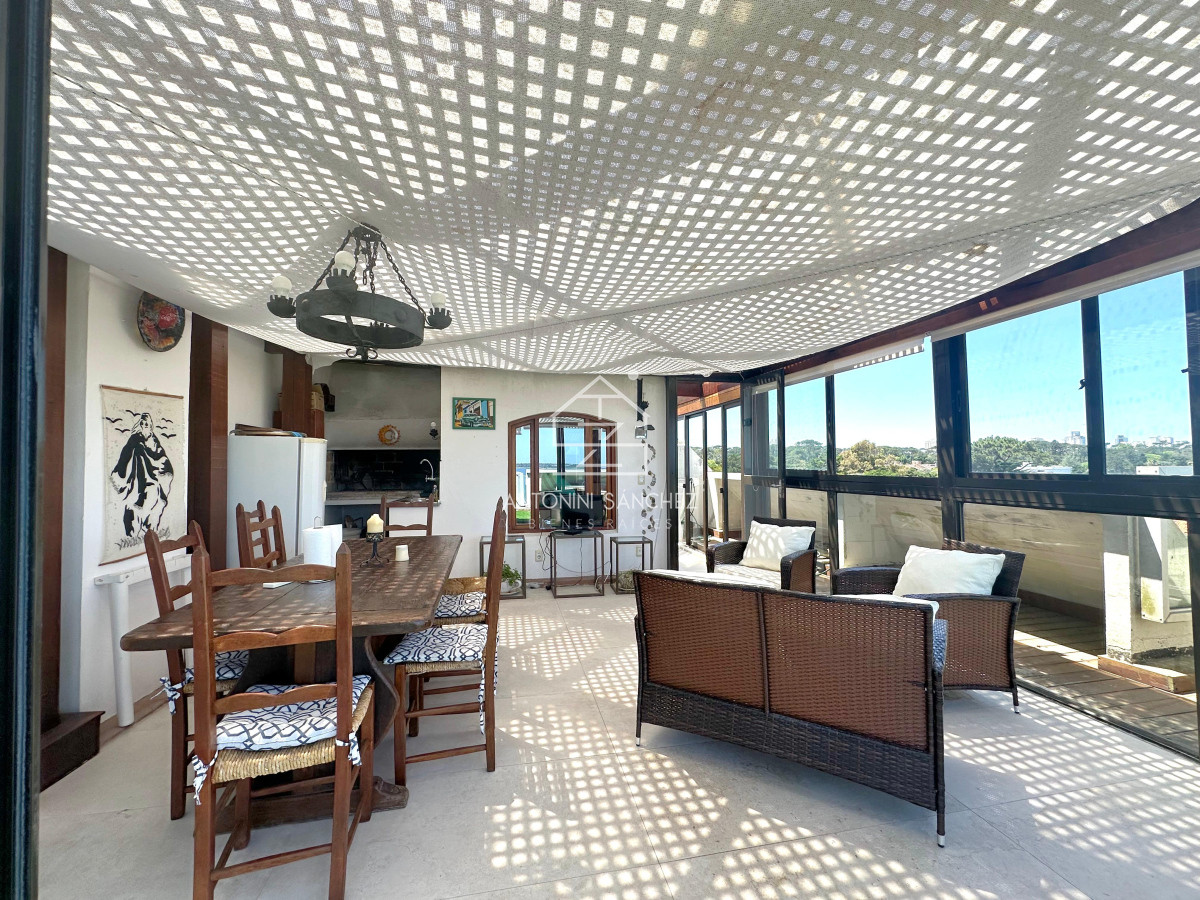 Apartamento ID.1462 - Penthouse en Venta de 3 dormitorios en Playa Mansa, Punta del Este