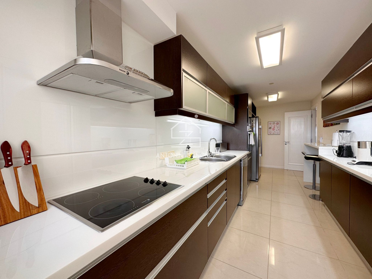 Apartamento ID.1531 - Apartamento en venta de 3 dormitorios en torre Imperiale, Punta del Este.