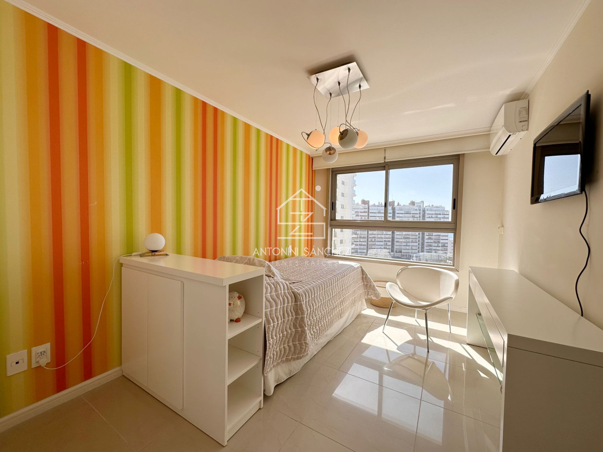 Apartamento ID.1531 - Apartamento en venta de 3 dormitorios en torre Imperiale, Punta del Este.