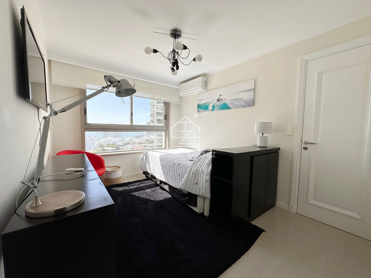 Apartamento ID.1531 - Apartamento en venta de 3 dormitorios en torre Imperiale, Punta del Este.