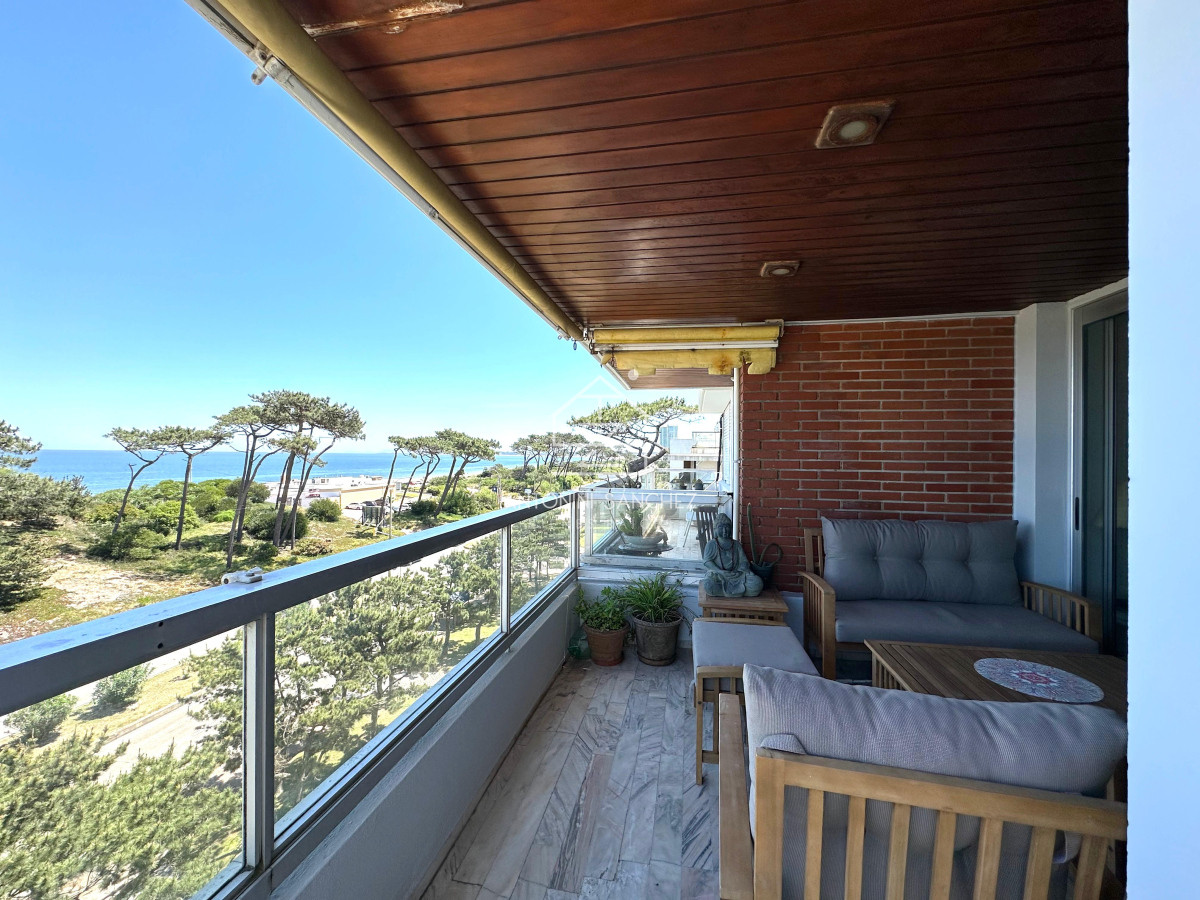 Apartamento ID.1462 - Penthouse en Venta de 3 dormitorios en Playa Mansa, Punta del Este