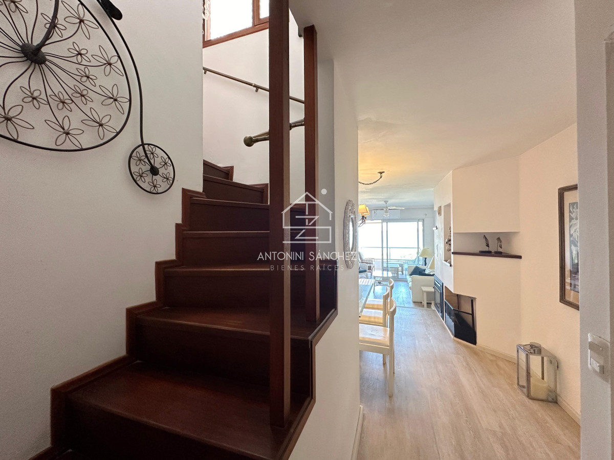 Apartamento ID.1462 - Penthouse en Venta de 3 dormitorios en Playa Mansa, Punta del Este