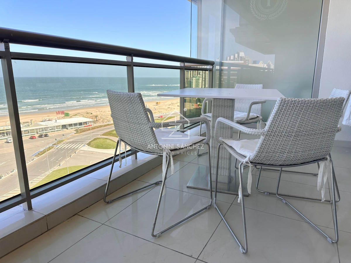 Apartamento ID.1531 - Apartamento en venta de 3 dormitorios en torre Imperiale, Punta del Este.