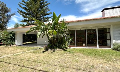 Casa a la venta en playa mansa !!