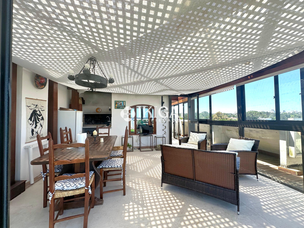 Apartamento ID.149 - Penthouse en Venta de 3 dormitorios en Playa Mansa, Punta del Este