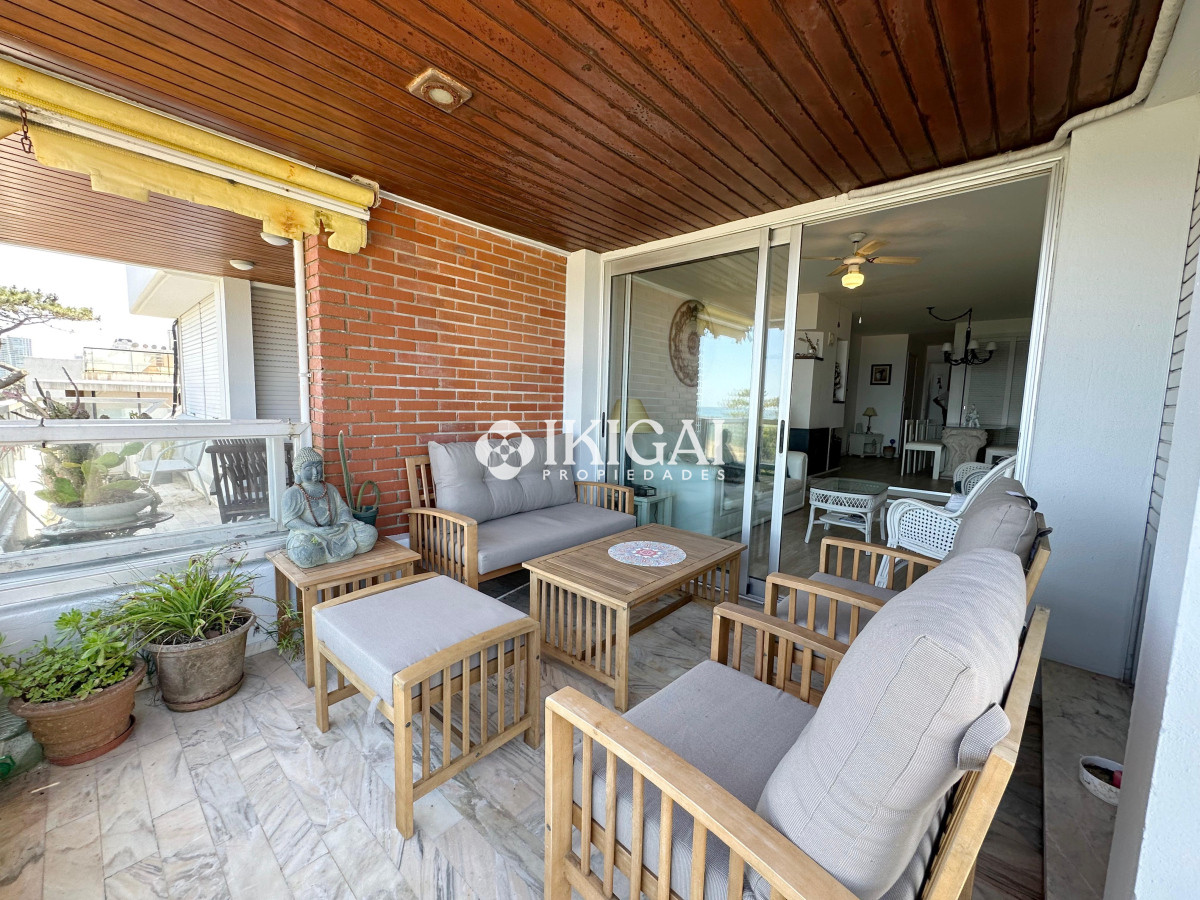 Apartamento ID.149 - Penthouse en Venta de 3 dormitorios en Playa Mansa, Punta del Este