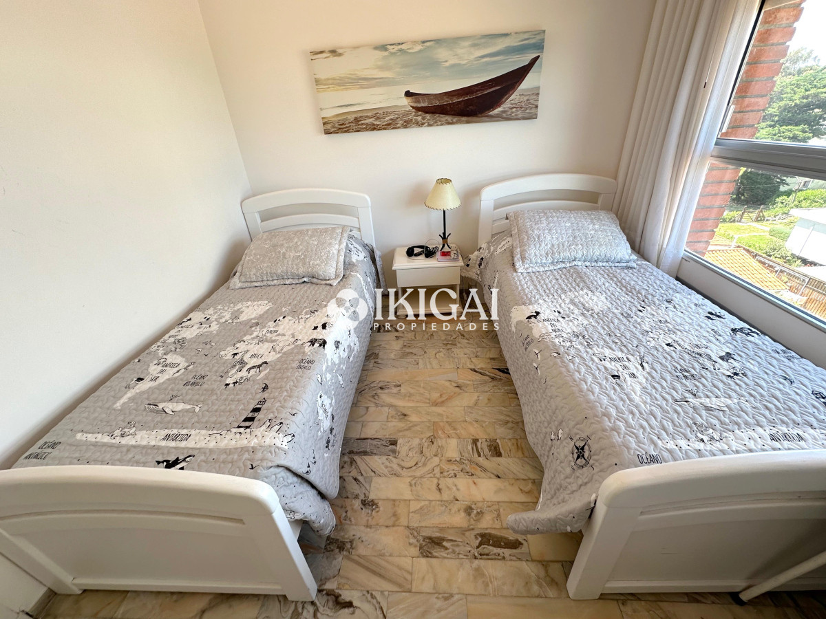 Apartamento ID.149 - Penthouse en Venta de 3 dormitorios en Playa Mansa, Punta del Este