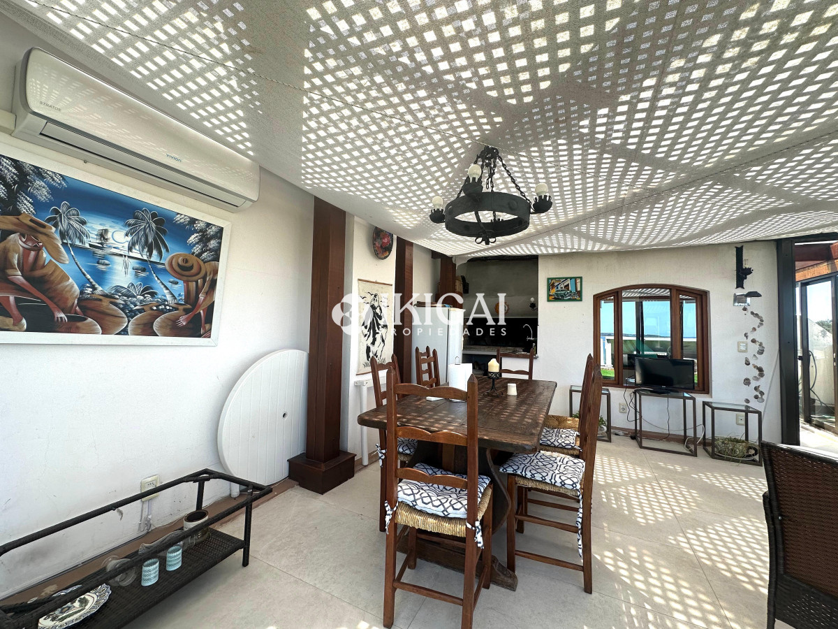 Apartamento ID.149 - Penthouse en Venta de 3 dormitorios en Playa Mansa, Punta del Este