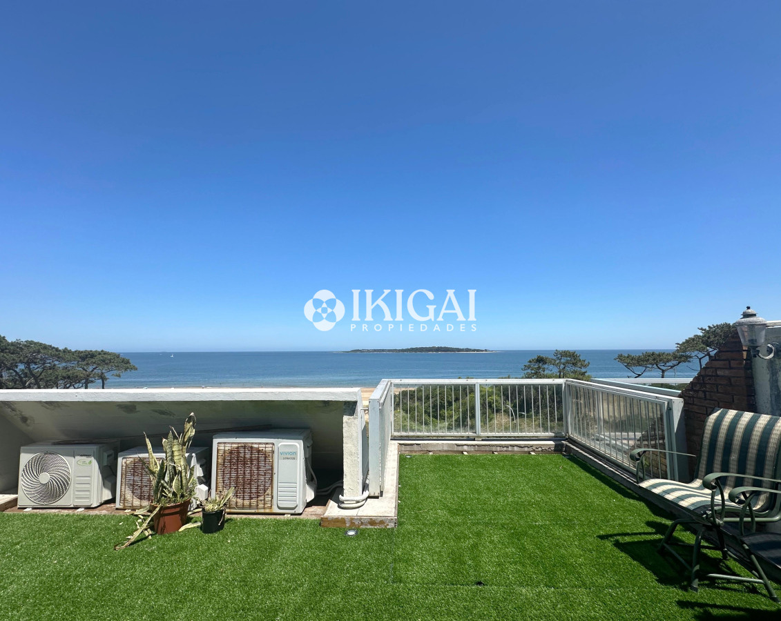 Apartamento ID.149 - Penthouse en Venta de 3 dormitorios en Playa Mansa, Punta del Este