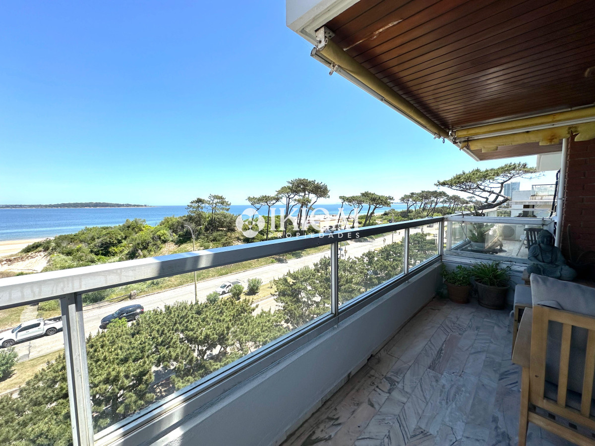 Apartamento ID.149 - Penthouse en Venta de 3 dormitorios en Playa Mansa, Punta del Este