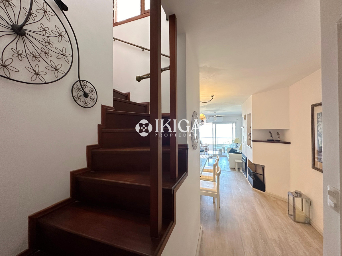 Apartamento ID.149 - Penthouse en Venta de 3 dormitorios en Playa Mansa, Punta del Este