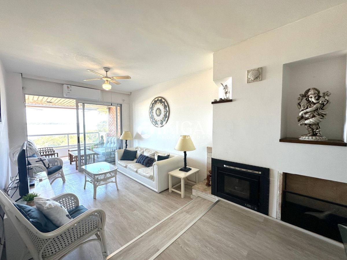 Apartamento ID.149 - Penthouse en Venta de 3 dormitorios en Playa Mansa, Punta del Este