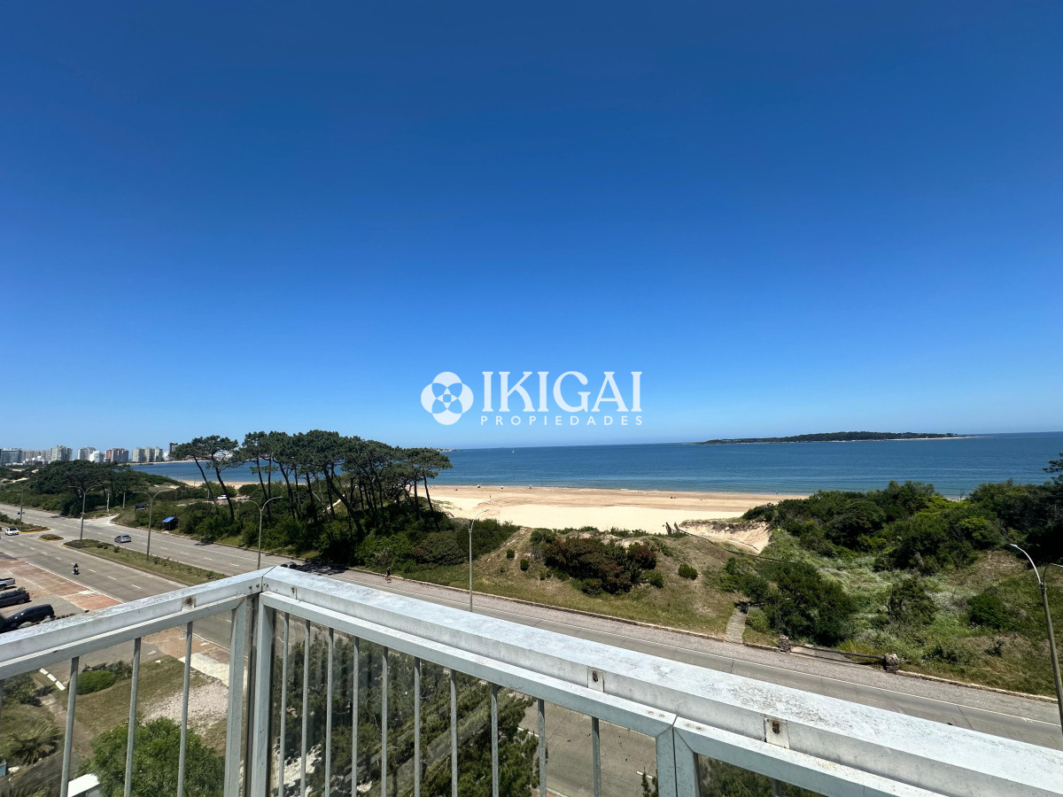 Apartamento ID.149 - Penthouse en Venta de 3 dormitorios en Playa Mansa, Punta del Este