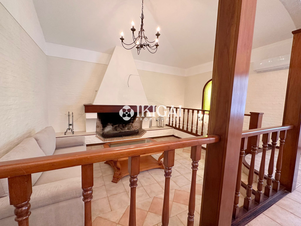 Casa ID.309 - Casa de 3 dormitorios + dependencia en venta en Jardines de Córdoba, Punta del Este.