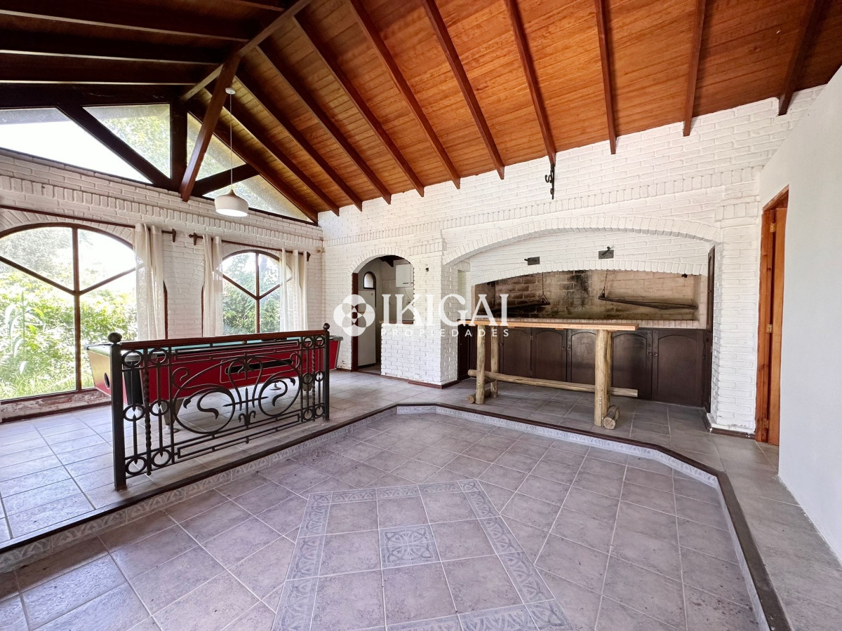 Casa ID.309 - Casa de 3 dormitorios + dependencia en venta en Jardines de Córdoba, Punta del Este.