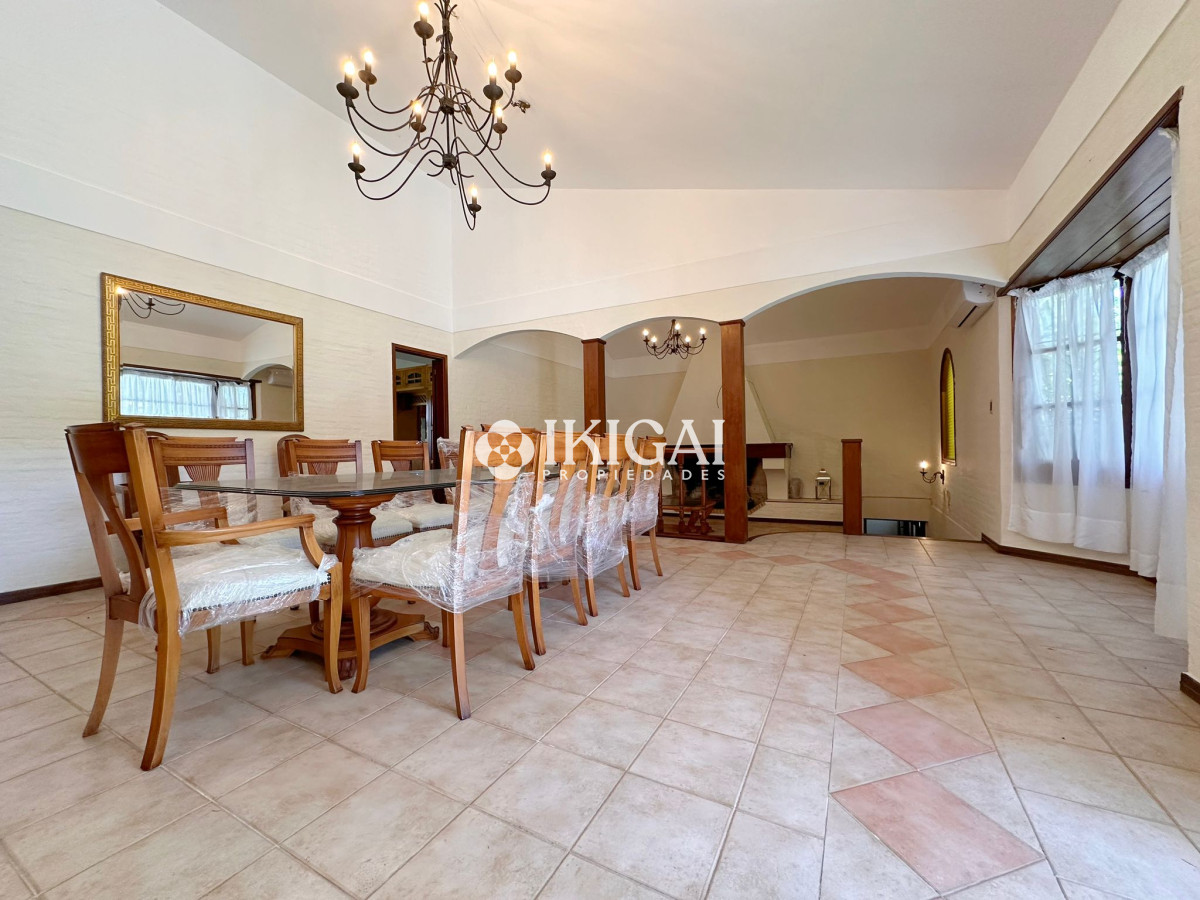 Casa ID.309 - Casa de 3 dormitorios + dependencia en venta en Jardines de Córdoba, Punta del Este.