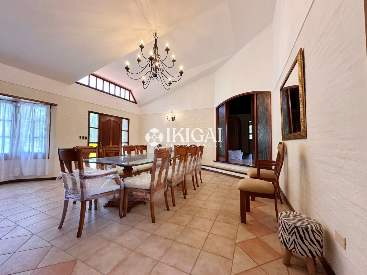 Casa ID.309 - Casa de 3 dormitorios + dependencia en venta en Jardines de Córdoba, Punta del Este.