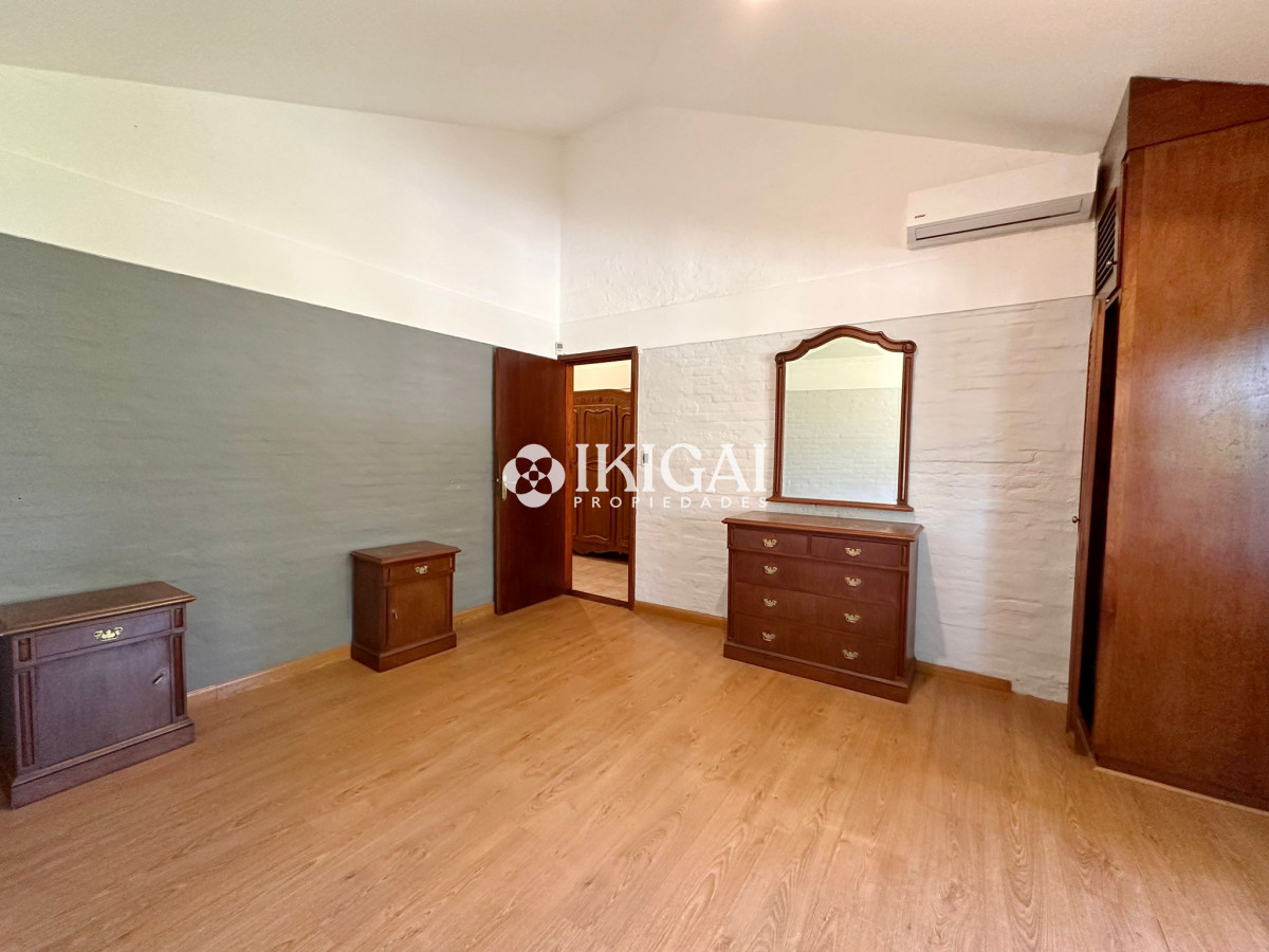 Casa ID.309 - Casa de 3 dormitorios + dependencia en venta en Jardines de Córdoba, Punta del Este.