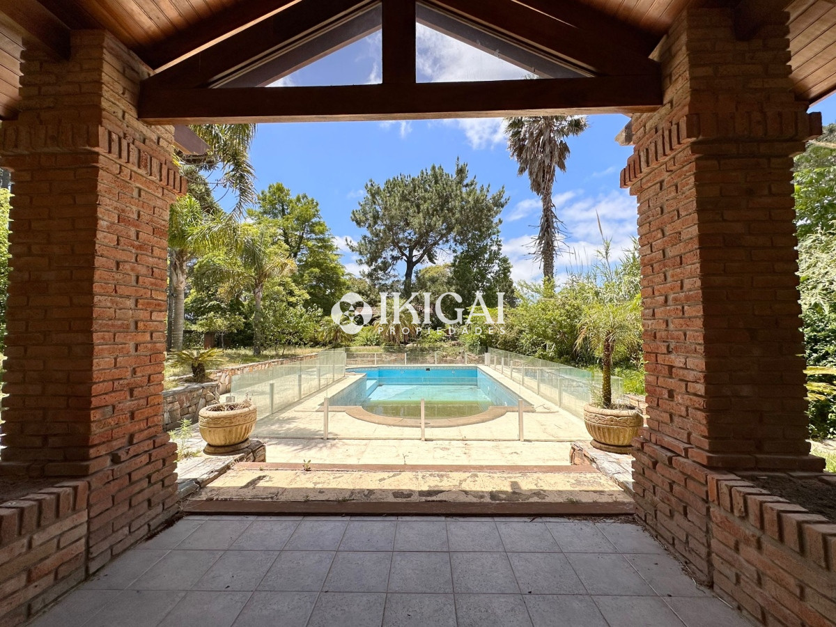 Casa ID.309 - Casa de 3 dormitorios + dependencia en venta en Jardines de Córdoba, Punta del Este.
