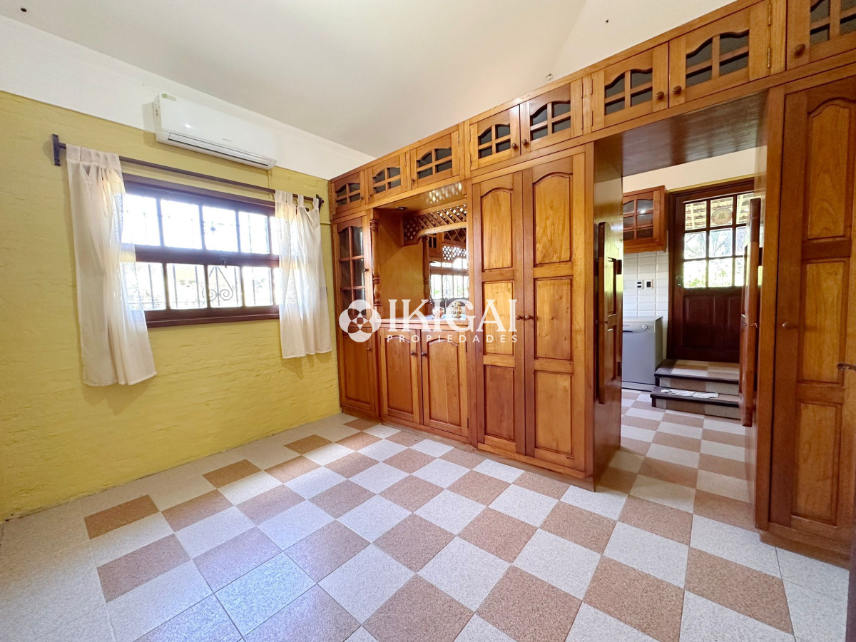 Casa ID.309 - Casa de 3 dormitorios + dependencia en venta en Jardines de Córdoba, Punta del Este.