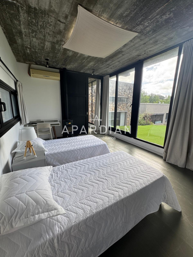 Casa ID.21098135 - Casa en venta de 4 dormitorios en La Arbolada, Punta del Este.