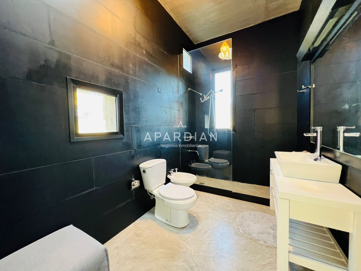 Casa ID.21098135 - Casa en venta de 4 dormitorios en La Arbolada, Punta del Este.