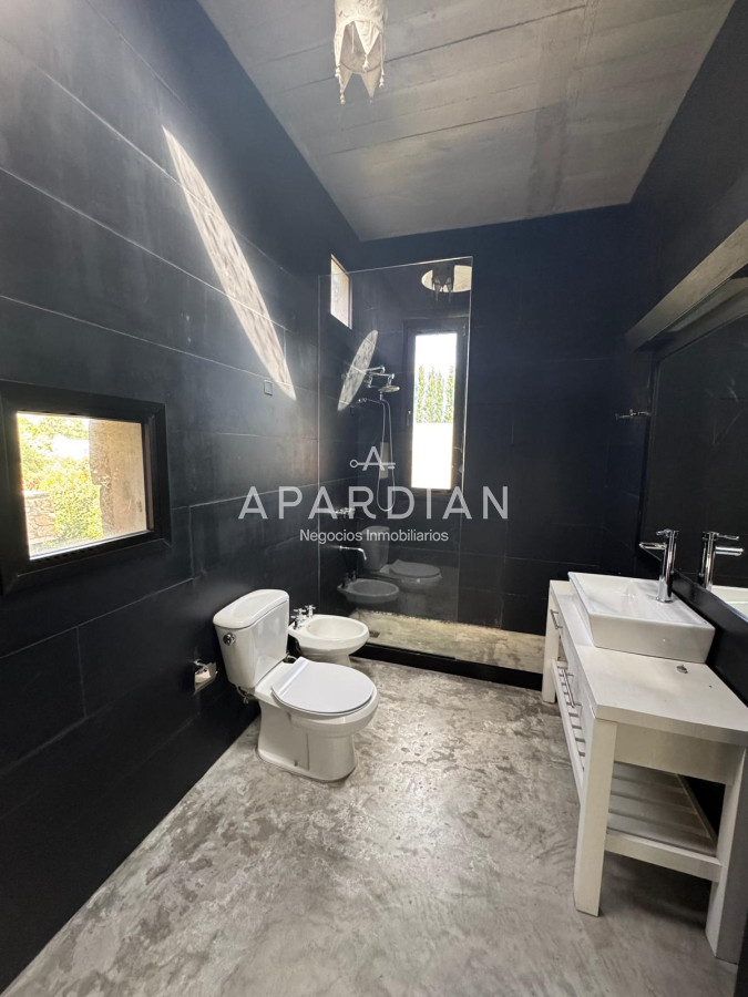 Casa ID.21098135 - Casa en venta de 4 dormitorios en La Arbolada, Punta del Este.