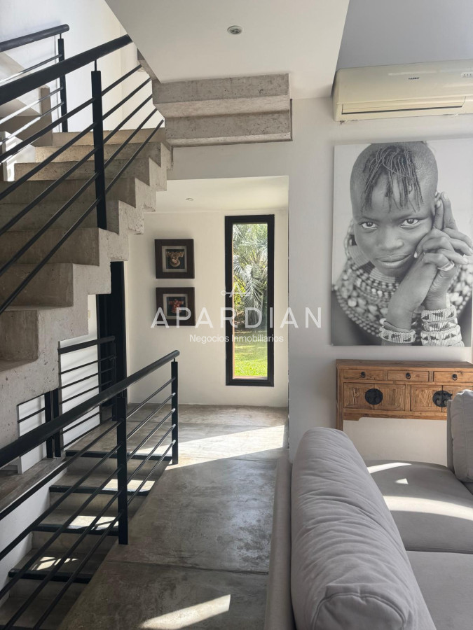 Casa ID.21098135 - Casa en venta de 4 dormitorios en La Arbolada, Punta del Este.