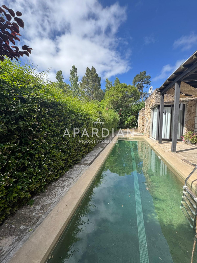 Casa ID.21098135 - Casa en venta de 4 dormitorios en La Arbolada, Punta del Este.