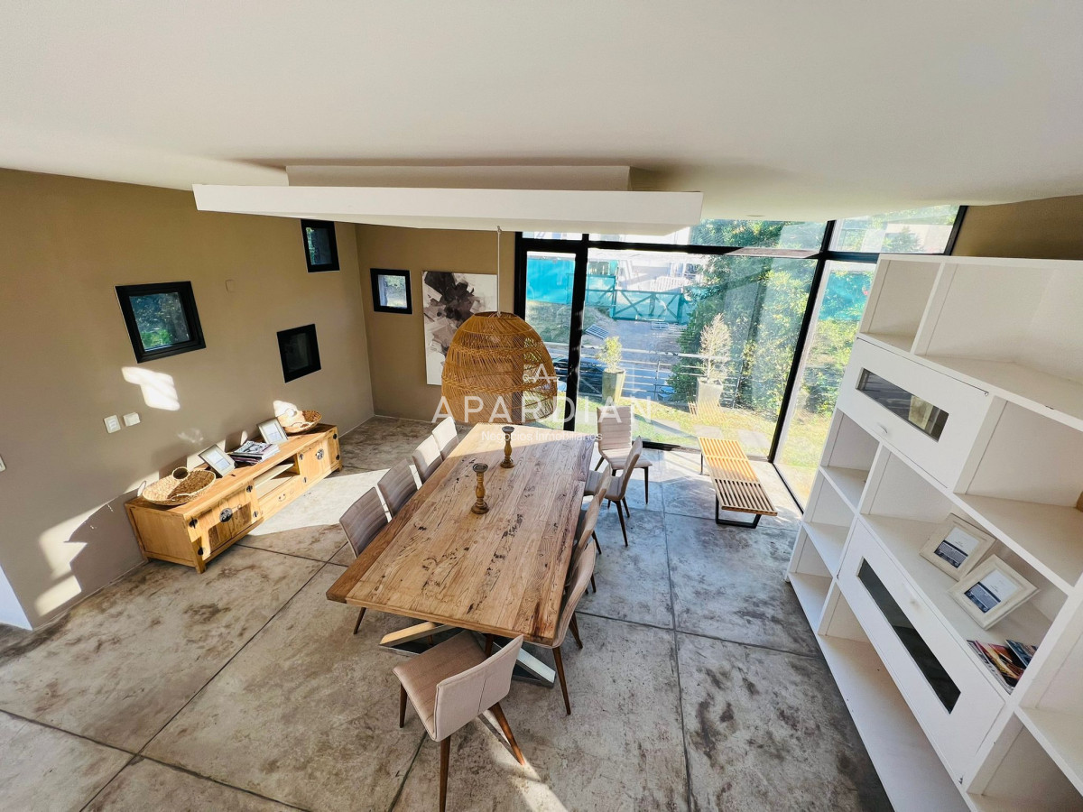 Casa ID.21098135 - Casa en venta de 4 dormitorios en La Arbolada, Punta del Este.