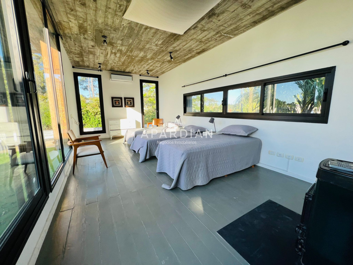 Casa ID.21098135 - Casa en venta de 4 dormitorios en La Arbolada, Punta del Este.