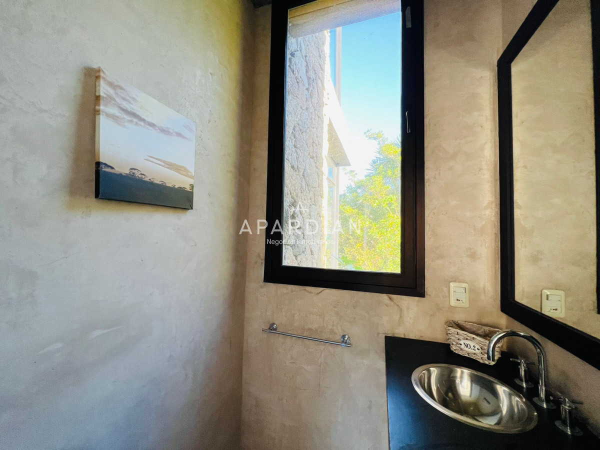 Casa ID.21098135 - Casa en venta de 4 dormitorios en La Arbolada, Punta del Este.