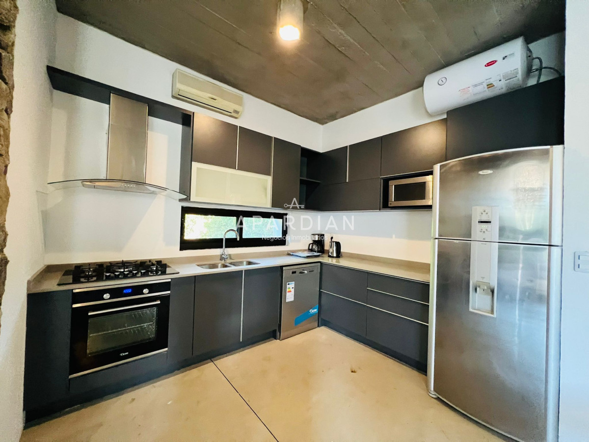 Casa ID.21098135 - Casa en venta de 4 dormitorios en La Arbolada, Punta del Este.