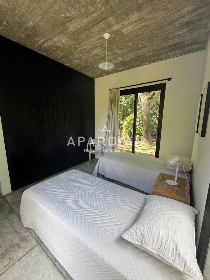 Casa ID.21098135 - Casa en venta de 4 dormitorios en La Arbolada, Punta del Este.