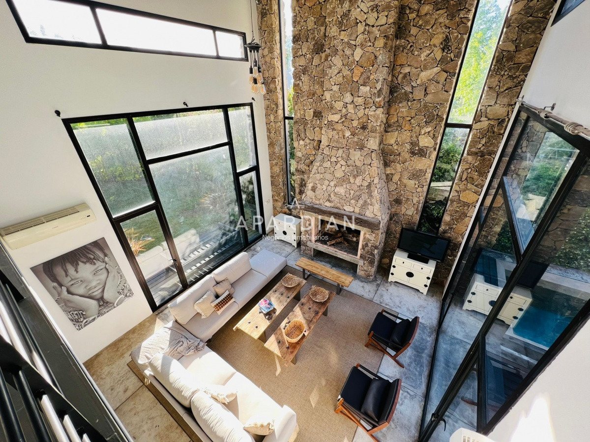 Casa ID.21098135 - Casa en venta de 4 dormitorios en La Arbolada, Punta del Este.