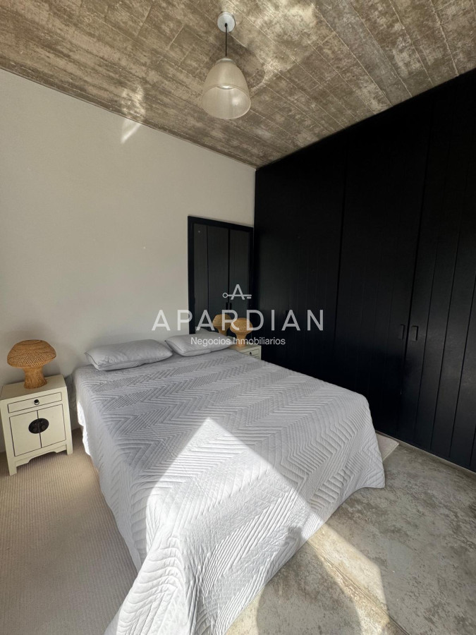 Casa ID.21098135 - Casa en venta de 4 dormitorios en La Arbolada, Punta del Este.