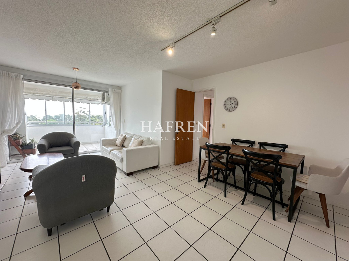 Apartamento ID.294 - Apartamento en venta de 3 dormitorios en edificio Leblón, Punta del Este.