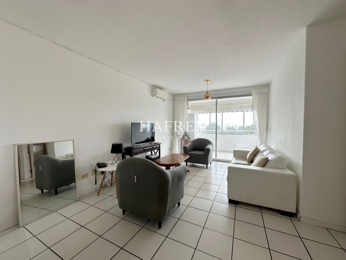 Apartamento ID.294 - Apartamento en venta de 3 dormitorios en edificio Leblón, Punta del Este.