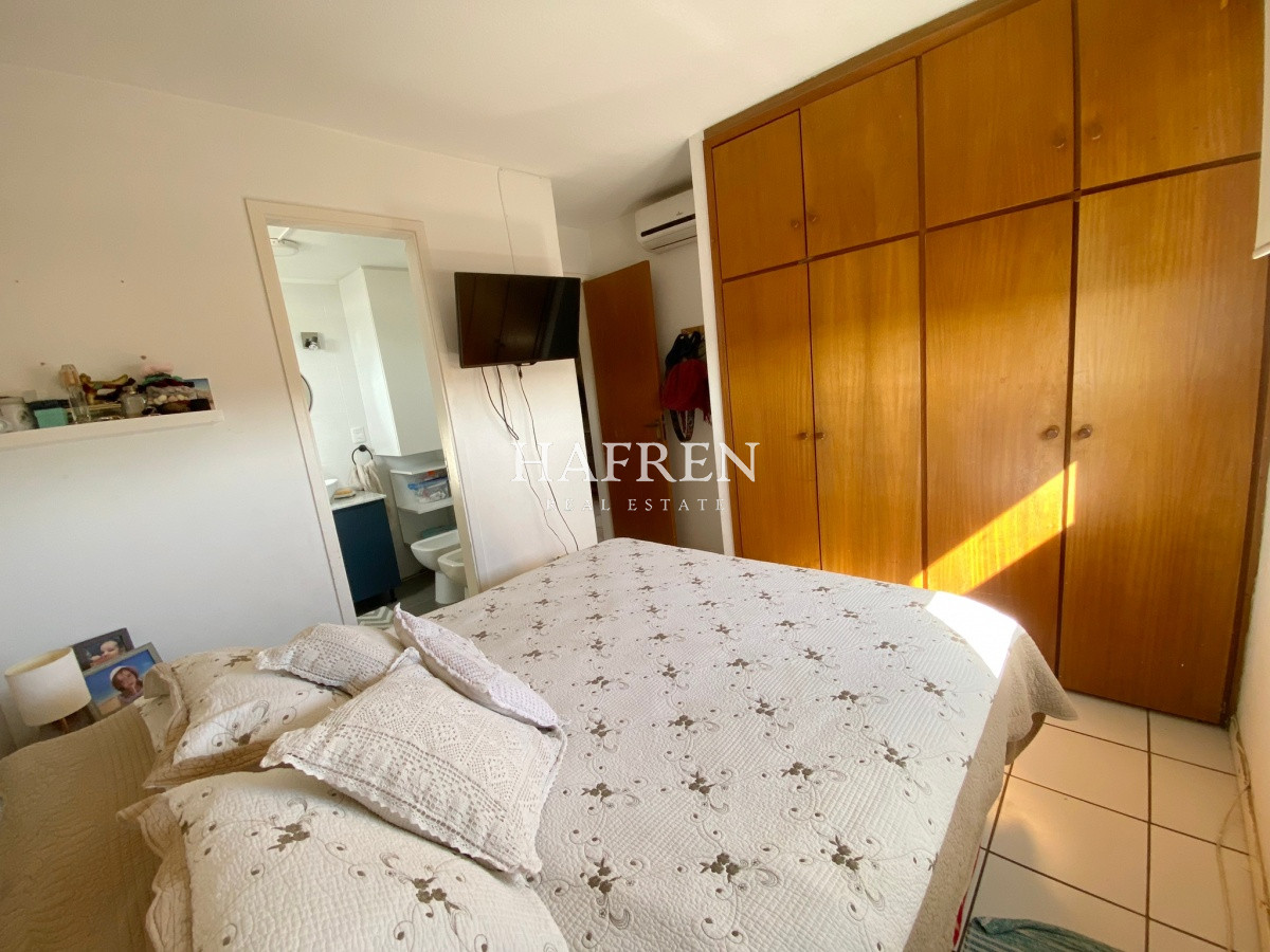 Apartamento ID.294 - Apartamento en venta de 3 dormitorios en edificio Leblón, Punta del Este.