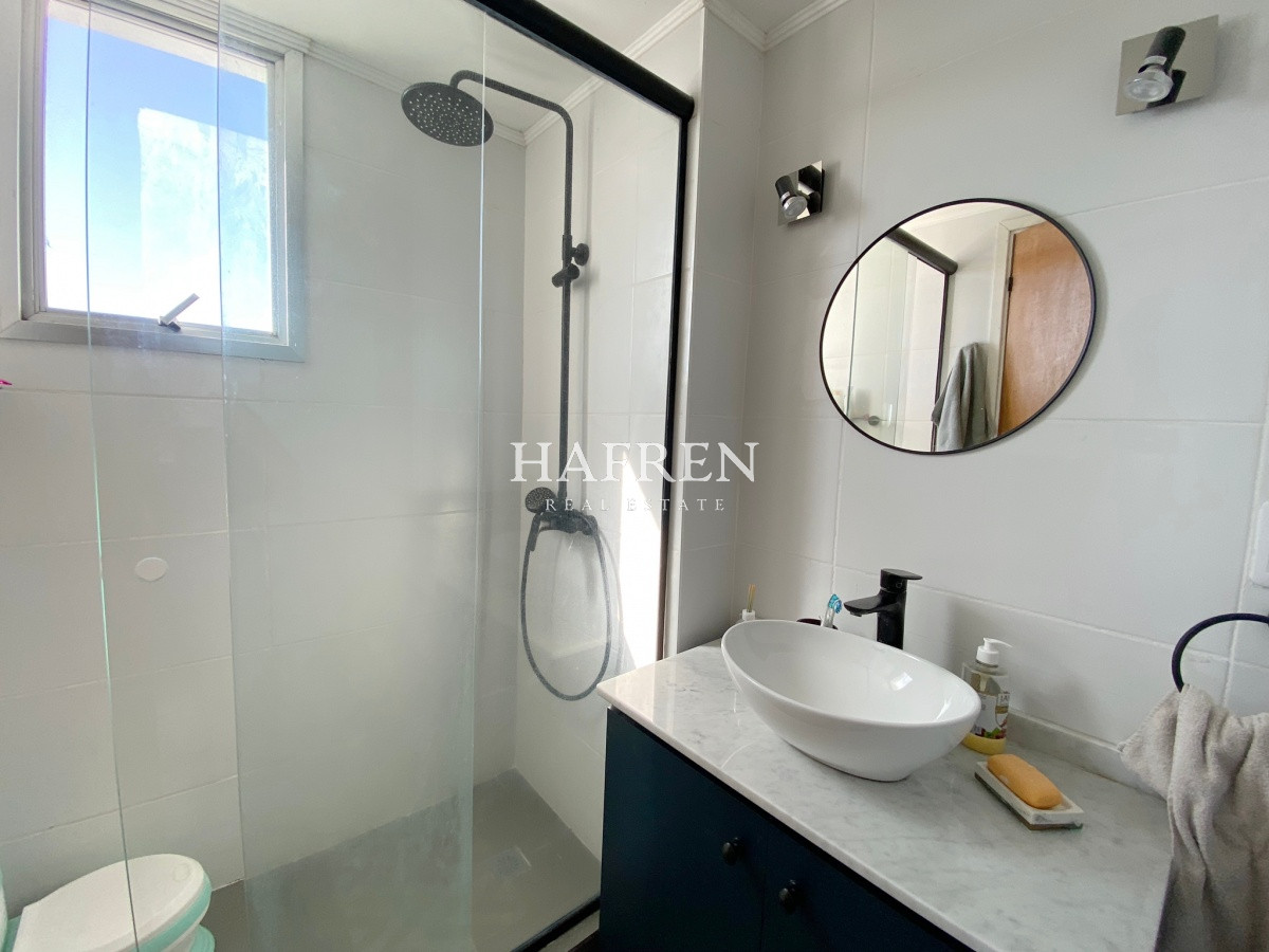 Apartamento ID.294 - Apartamento en venta de 3 dormitorios en edificio Leblón, Punta del Este.
