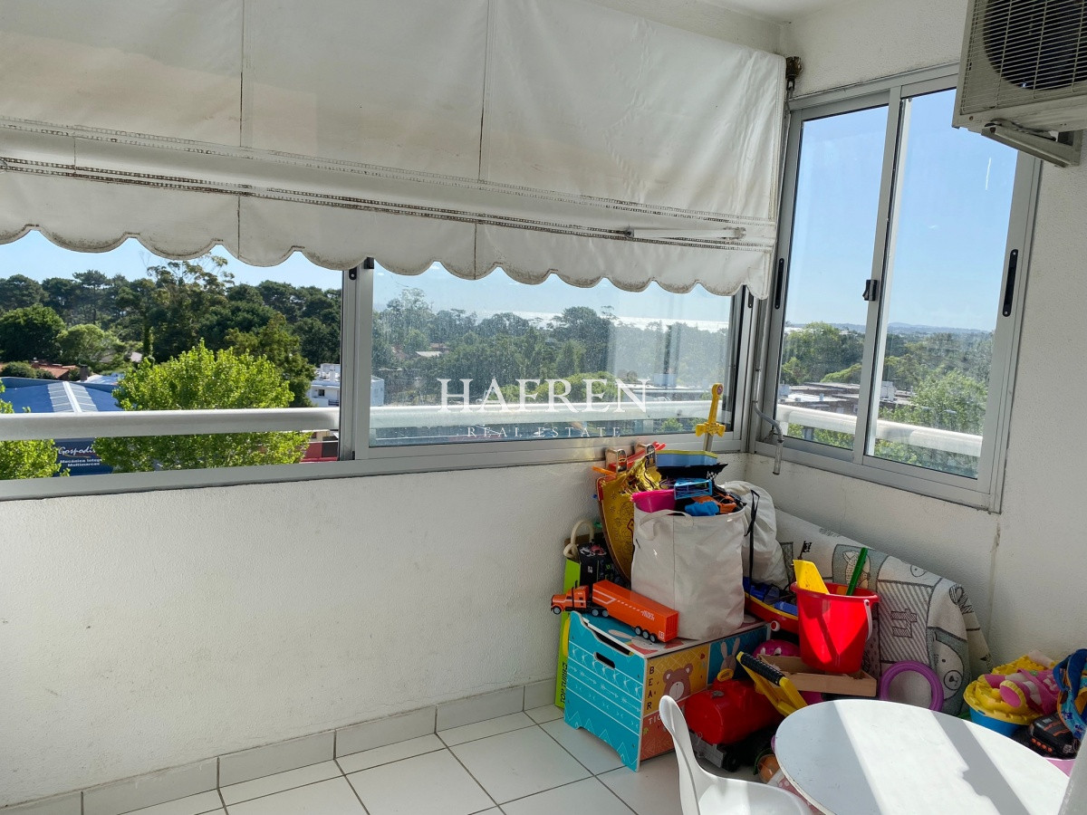 Apartamento ID.294 - Apartamento en venta de 3 dormitorios en edificio Leblón, Punta del Este.