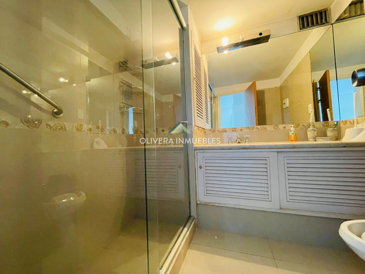 Apartamento ID.12378 - Edificio El Torreon, Apartamento 3 Dormitorios - Punta Del Este