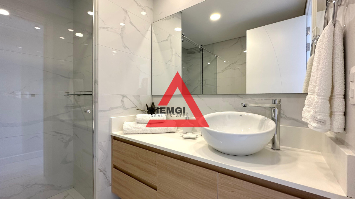 Apartamento ID.66 - Departamento en venta en edificio Paramount de 3 suites + dependencia de servicio, piso alto. Playa Mansa, Punta del Este