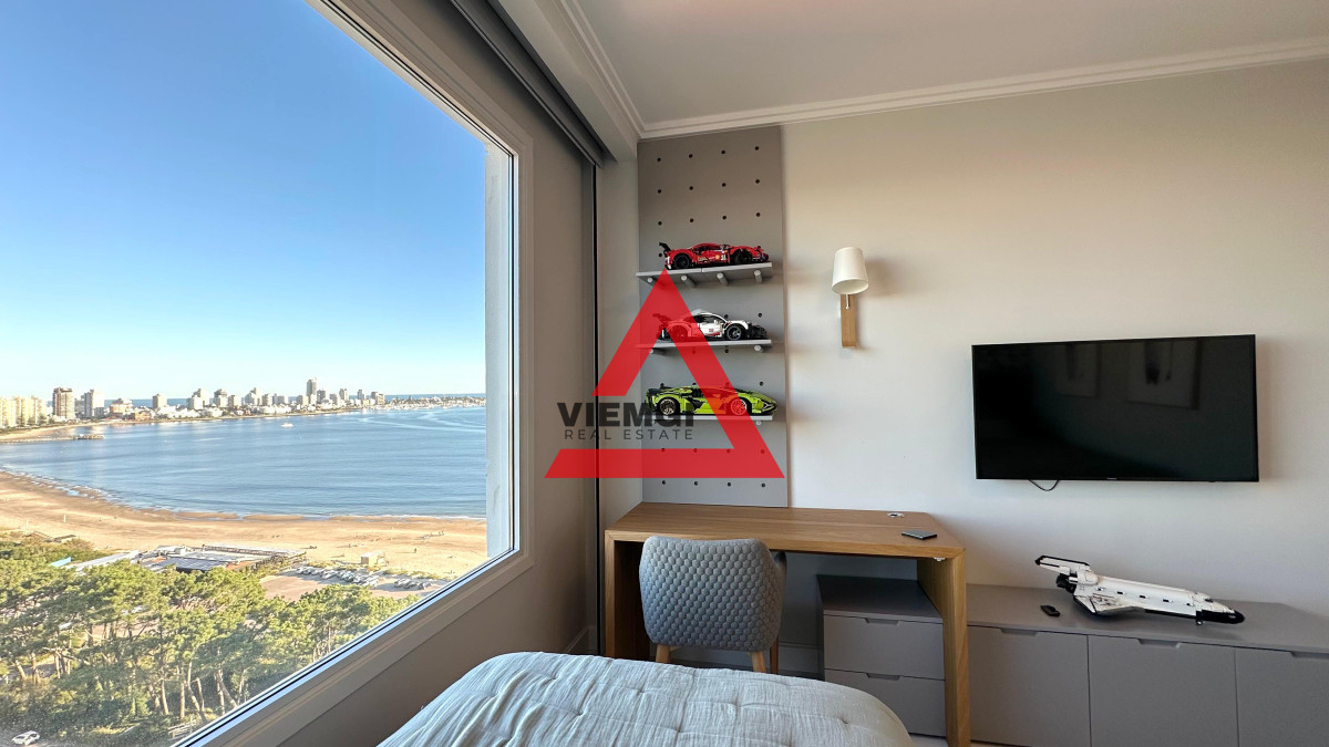 Apartamento ID.66 - Departamento en venta en edificio Paramount de 3 suites + dependencia de servicio, piso alto. Playa Mansa, Punta del Este